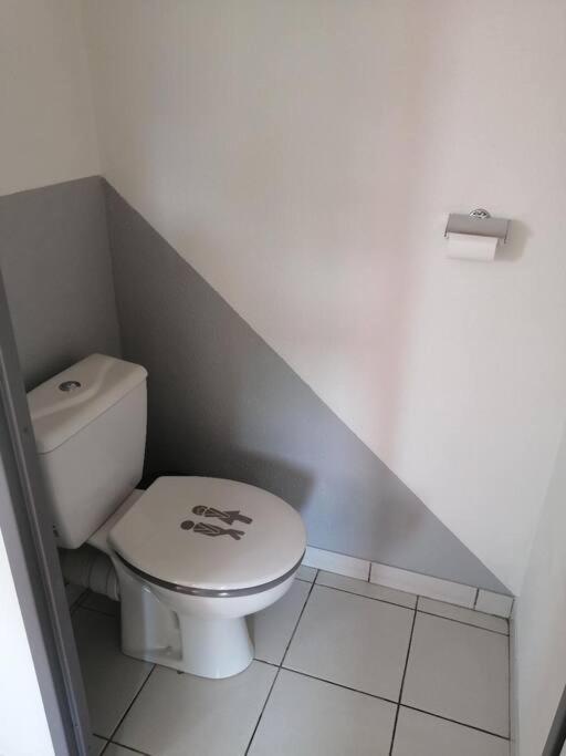 Appartement Calme Et Propre Le Goelia Saint-Geniez-dʼOlt Exteriör bild