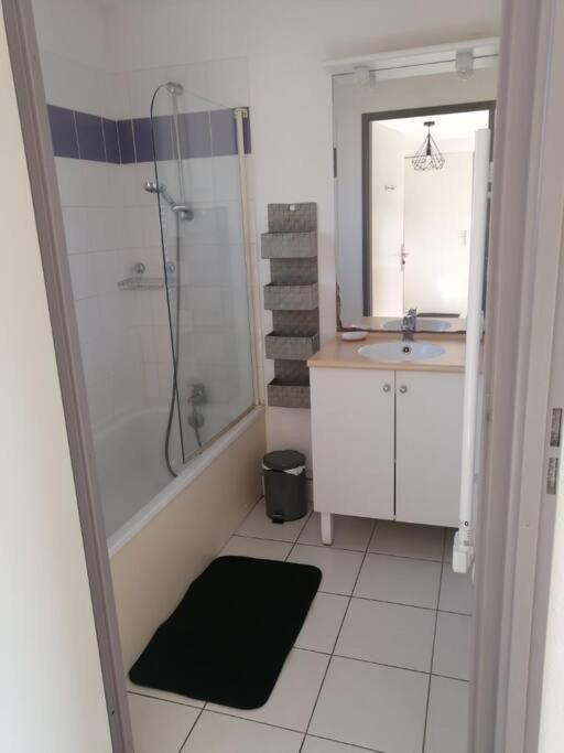 Appartement Calme Et Propre Le Goelia Saint-Geniez-dʼOlt Exteriör bild
